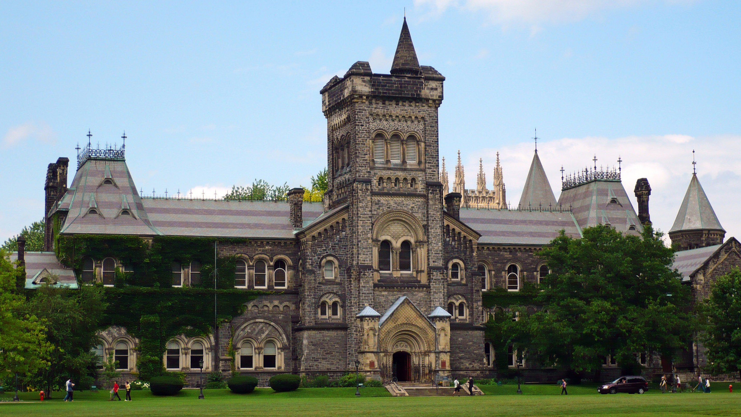 University of Toronto students can now apply for an esports scholarship