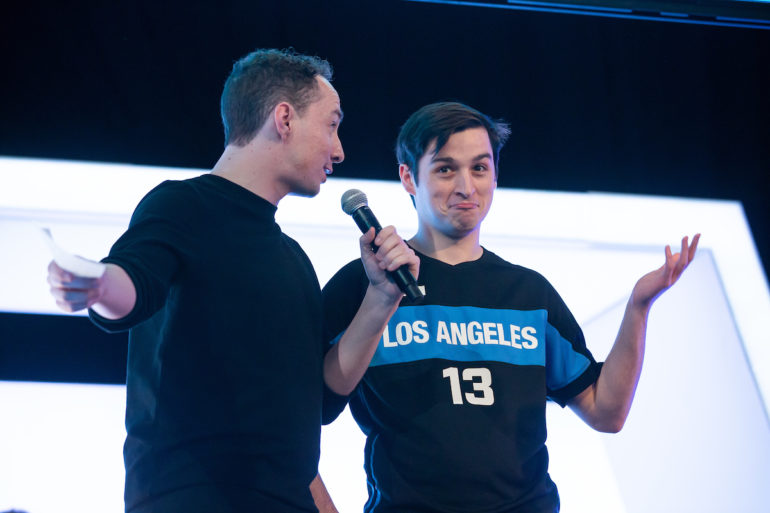 VAL_MCGRAVY_SIDESHOW