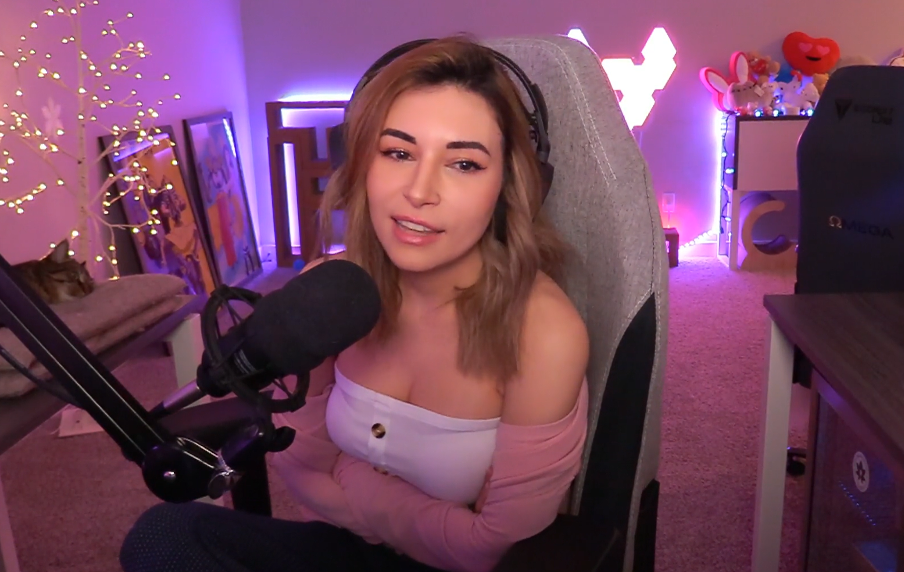Twitch girl topless