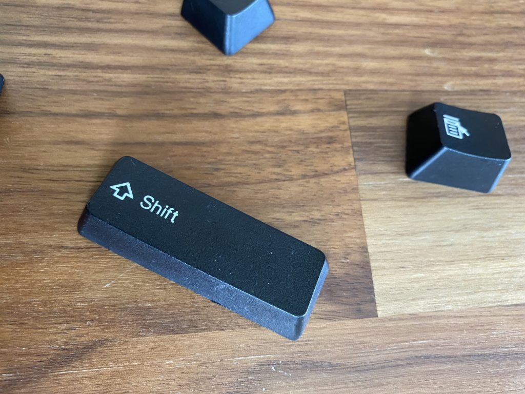 what-are-pbt-keycaps-dot-esports