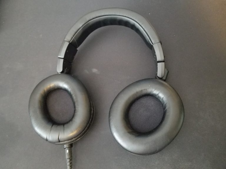 How to replace headphone pads Guide to replace earpads Dot Esports