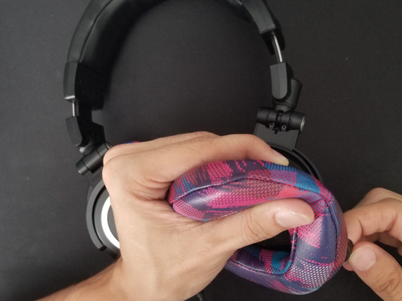 How to replace headphone pads Guide to replace earpads Dot Esports