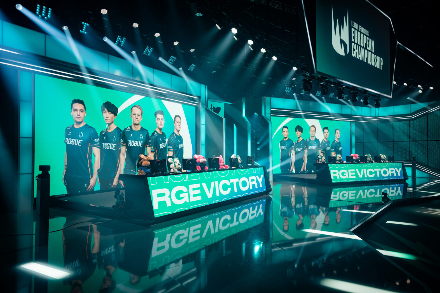 rogue-hand-fnatic-their-first-loss-of-2022-lec-spring-split-improve-to