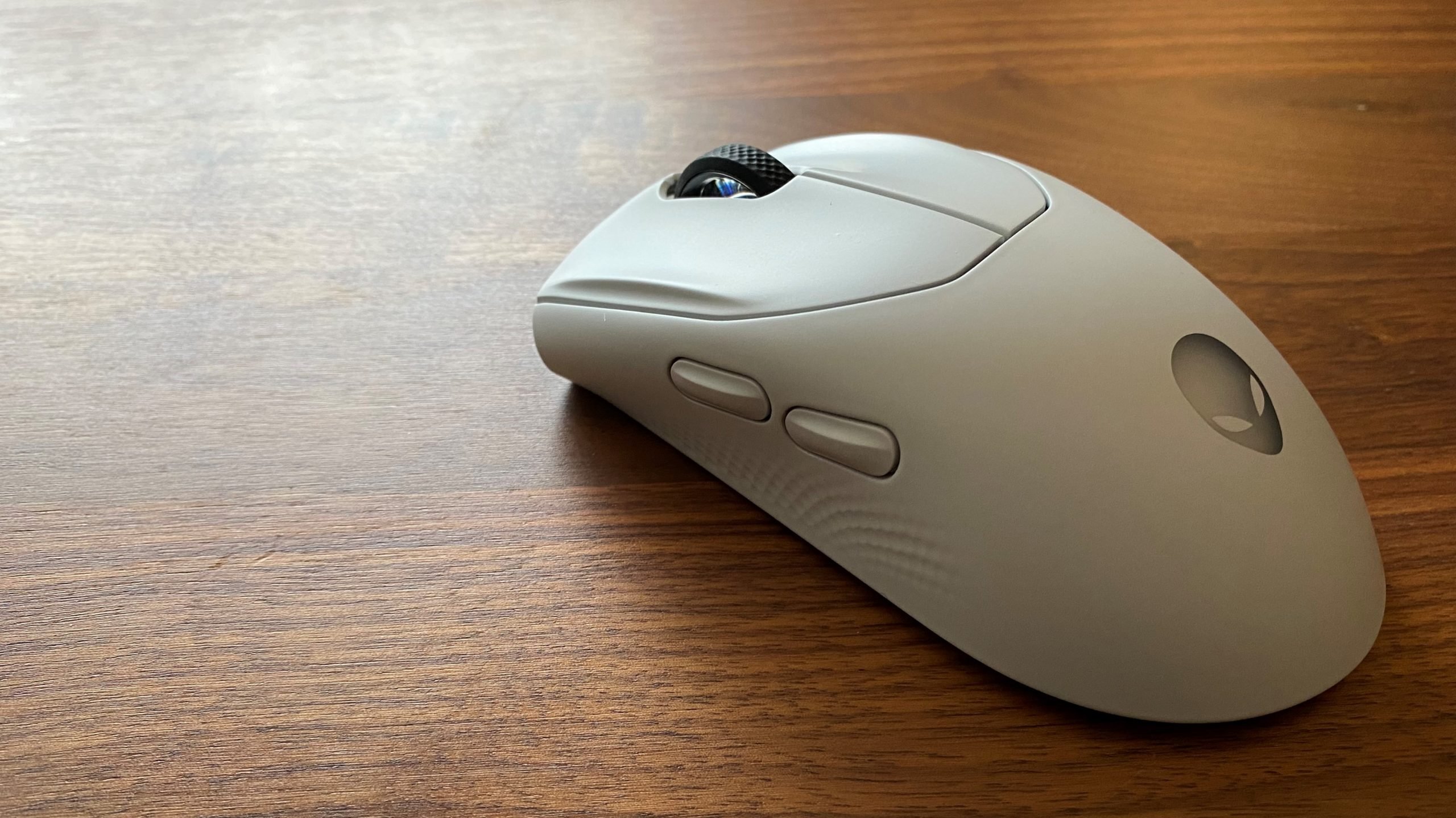 A Palm Grip Champion Alienware 7m Tri Mode Wireless Gaming Mouse Review Dot Esports