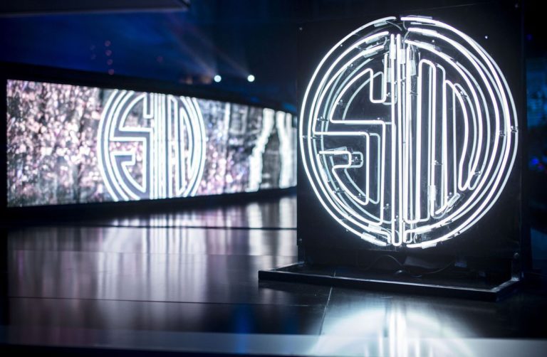 TSM signs coach and analyst raven to competitive Apex Legends team