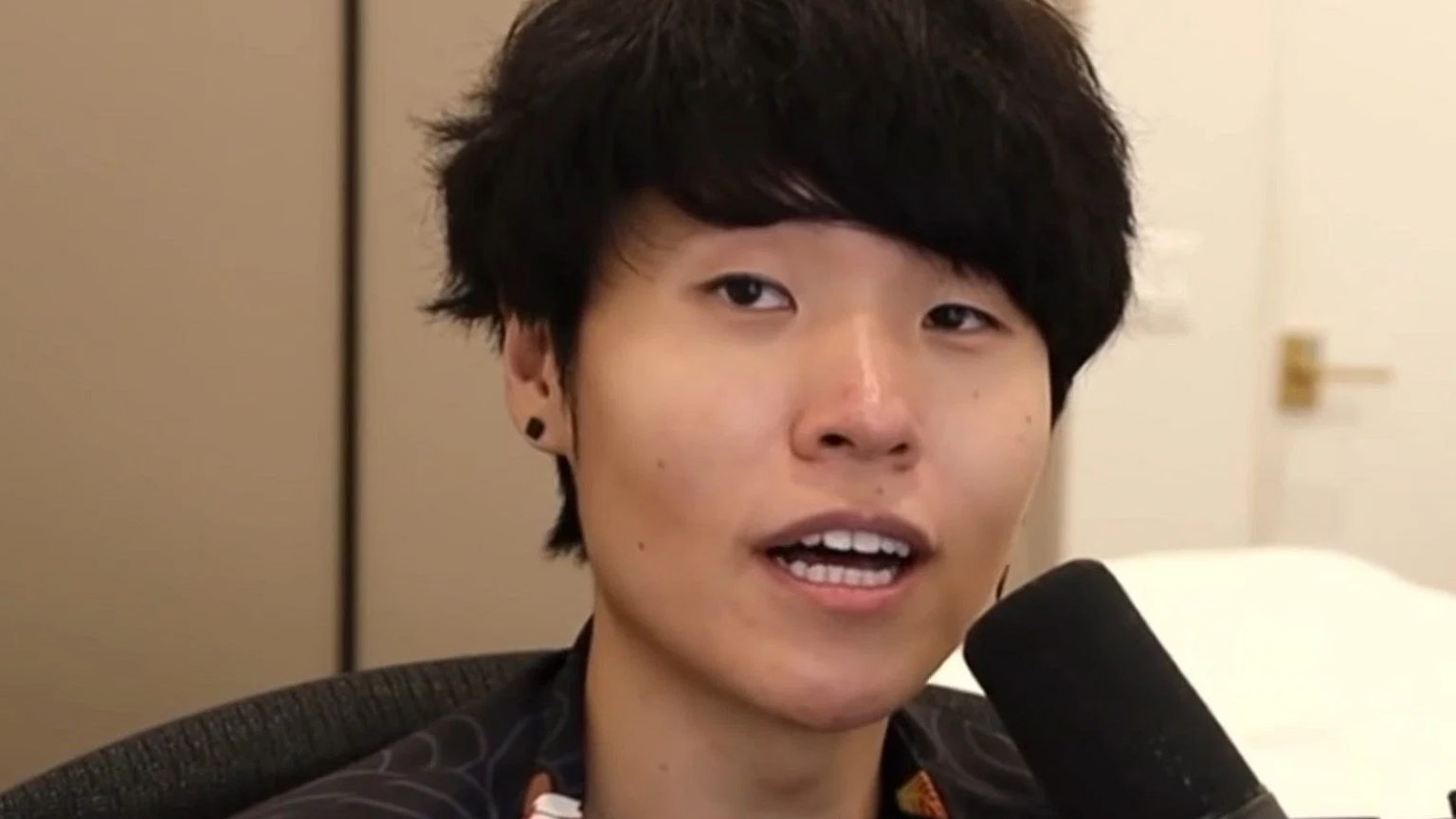 Disguised Toast's hilarious way he avoids playing Twitch ads Dot Esports