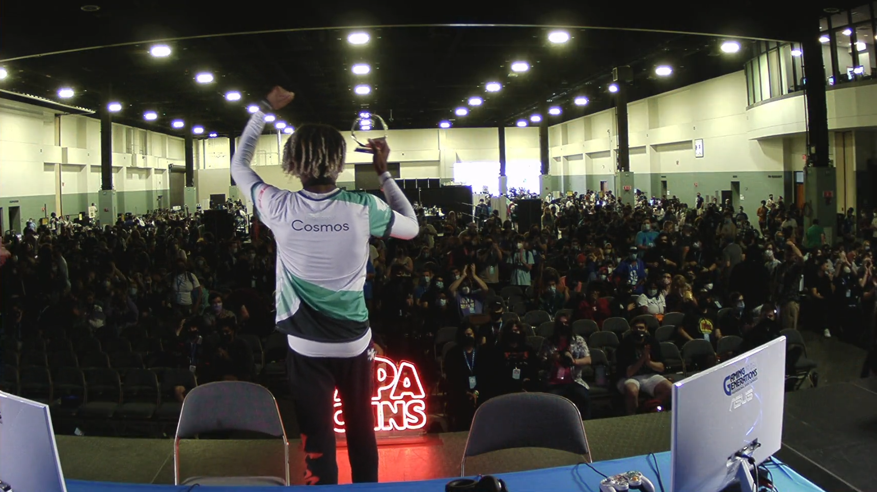 Cosmos rediscovers Smash form at right time to defeat Light at Shine