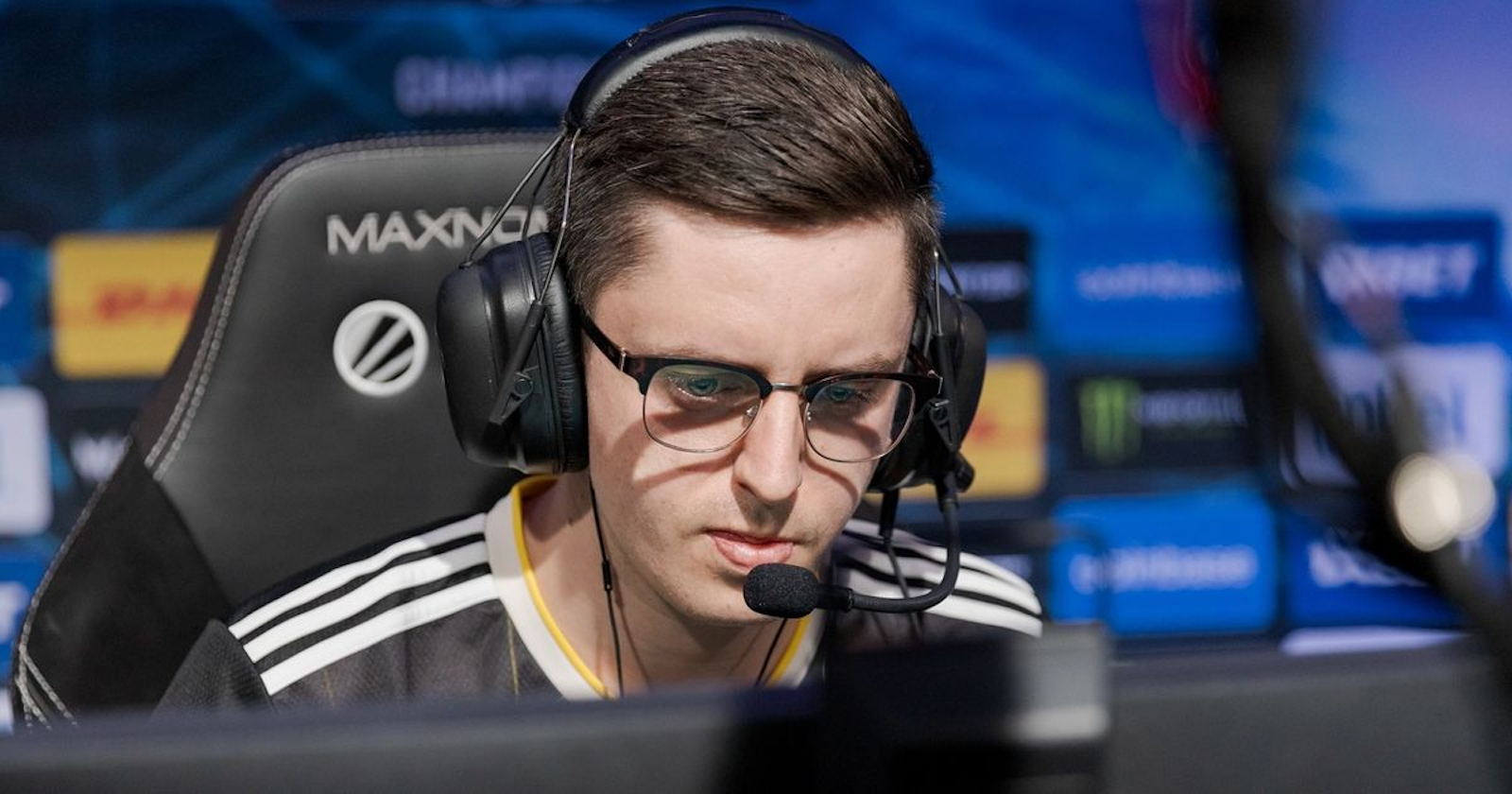 Vitality Take Group A Top Spot With Perfect Run Fnatic And Navi Follow Them Out Of Esl Pro 7718