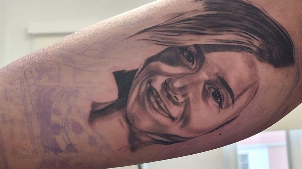 Diehard Pokimane fan roasted over ‘creepy’ Twitch star tattoo