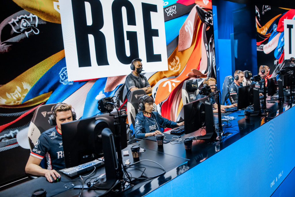 Rogue stole the show in Group C of Worlds 2022. Can any of their opponents fight back in the second round-robin?