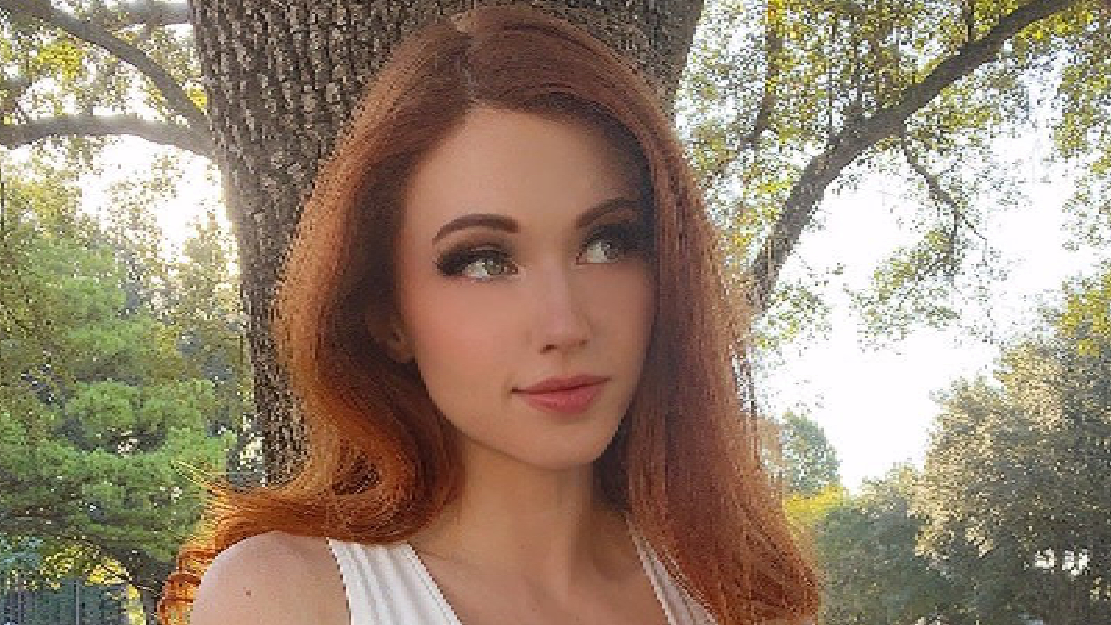 Amouranth confirms indefinite break is from more than just Twitch(03)