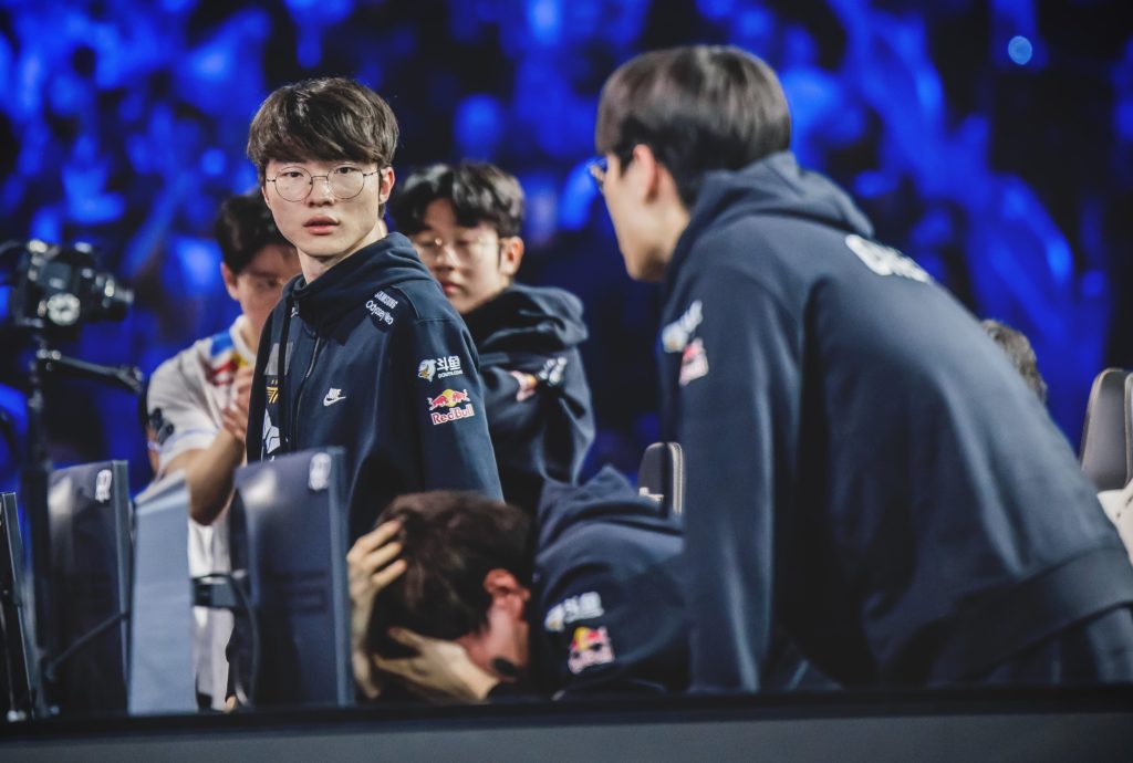 This heartbreaking Worlds 2022 image won the esports photograph of the year