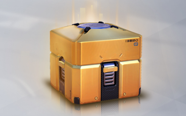 Uma caixa de itens dourada em Overwatch